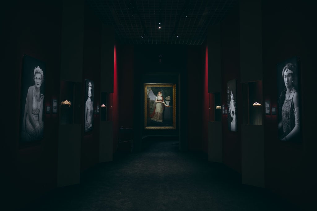 The exhibition scenography. Photo courtesy Chaumet. 