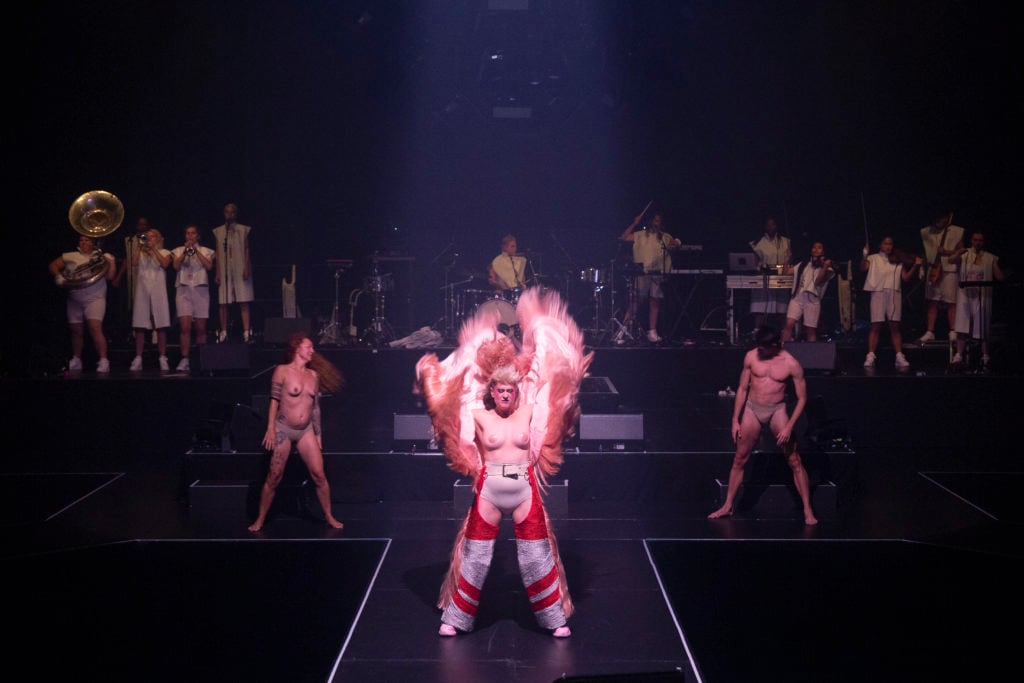 Peaches performing "There’s Only One Peach with the Hole in the Middle...