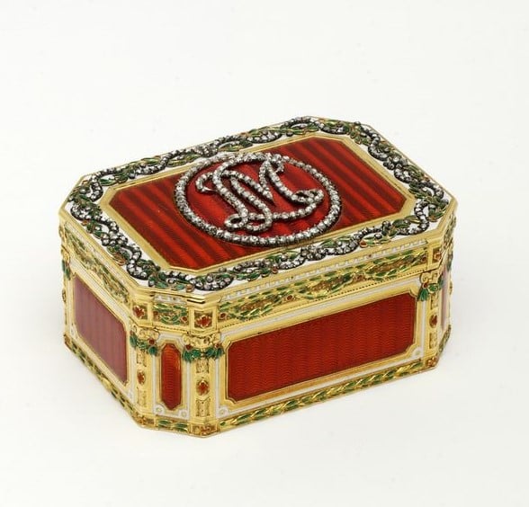 Goldschmidt-Rothschild Box at the V&A, Gilbert Collection. Photo courtesy of the V&A Museum. 