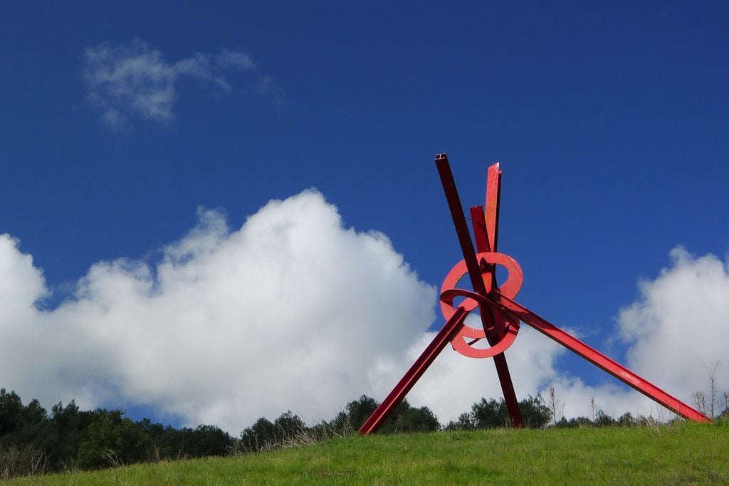 Mark di Suvero, <em>For Veronica</em> (1987), as seen at the di Rosa Collection Center for Contemporary Art in Napa, California. Photo by Faith Echtermeyer, courtesy of the di Rosa Collection Center for Contemporary Art in Napa, California.
