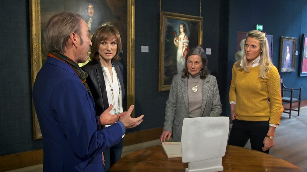 Fiona Bruce and Philip Mould, host of BBC's <i>Fake or Fortune</i>, meet the owners of a potential sculpture by Alberto Giacometti. Courtesy of BBC.