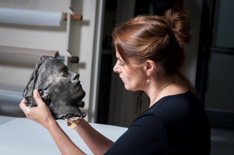 Tracey Emin with her Death Mask (2002) at the National Portrait Gallery’s Conservation Studio. Courtesy of Tracey Emin and the NPG.