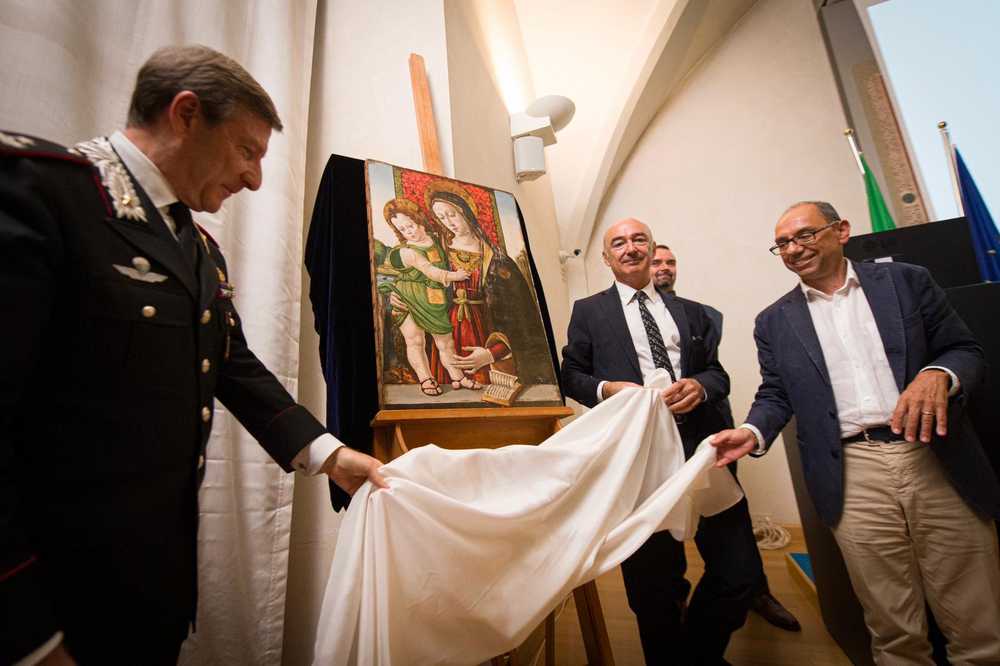 Pinturicchio's <em>Madonna and Child</em> being unveiled the Galleria Nazionale dell'Umbria. Photo courtesy of the Italian Ministry of Culture.