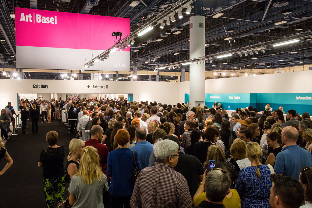 The lines to get into Art Basel in Miami. Courtesy of Art Basel.