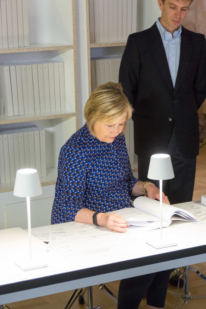 Hillary Clinton reading her emails at Kenneth Goldsmith's Venice exhibition “HILLARY: The Hillary Clinton Emails.” Photo © Gerda Studio.