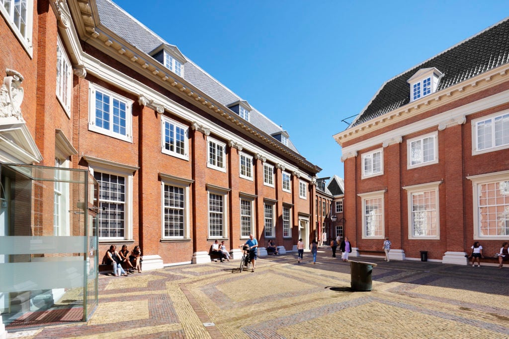 An exterior view of the Amsterdam Museum. Courtesy of the Amsterdam Museum.