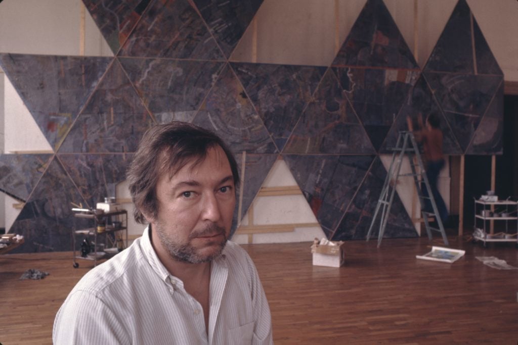 Artist Jasper Johns photographed in his New York City studio in 1971. Photo by Jack Mitchell/Getty Images.