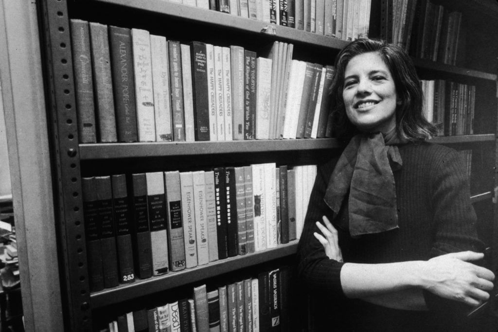 Susan Sontag in the offices of her publisher, Farrar, Straus, and Giroux, New York, New York, January 23, 1978. Photo by William E. Sauro/New York Times Co./Getty Images.