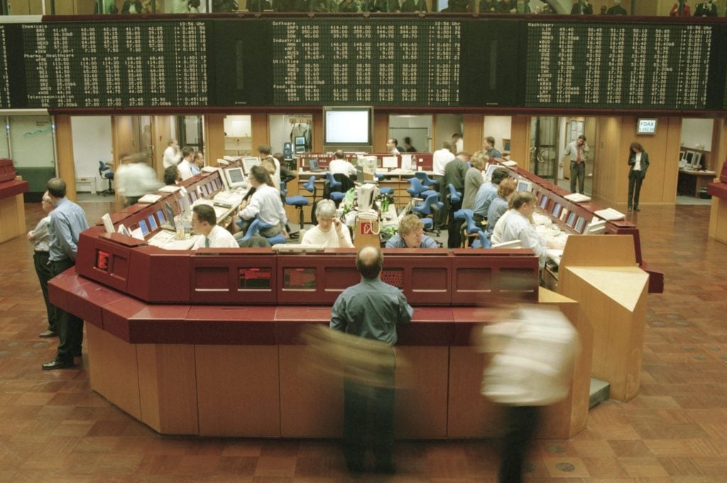 Stock trades in Frankfurt in November 1999. (Photo by Grabowsky/ullstein bild via Getty Images)