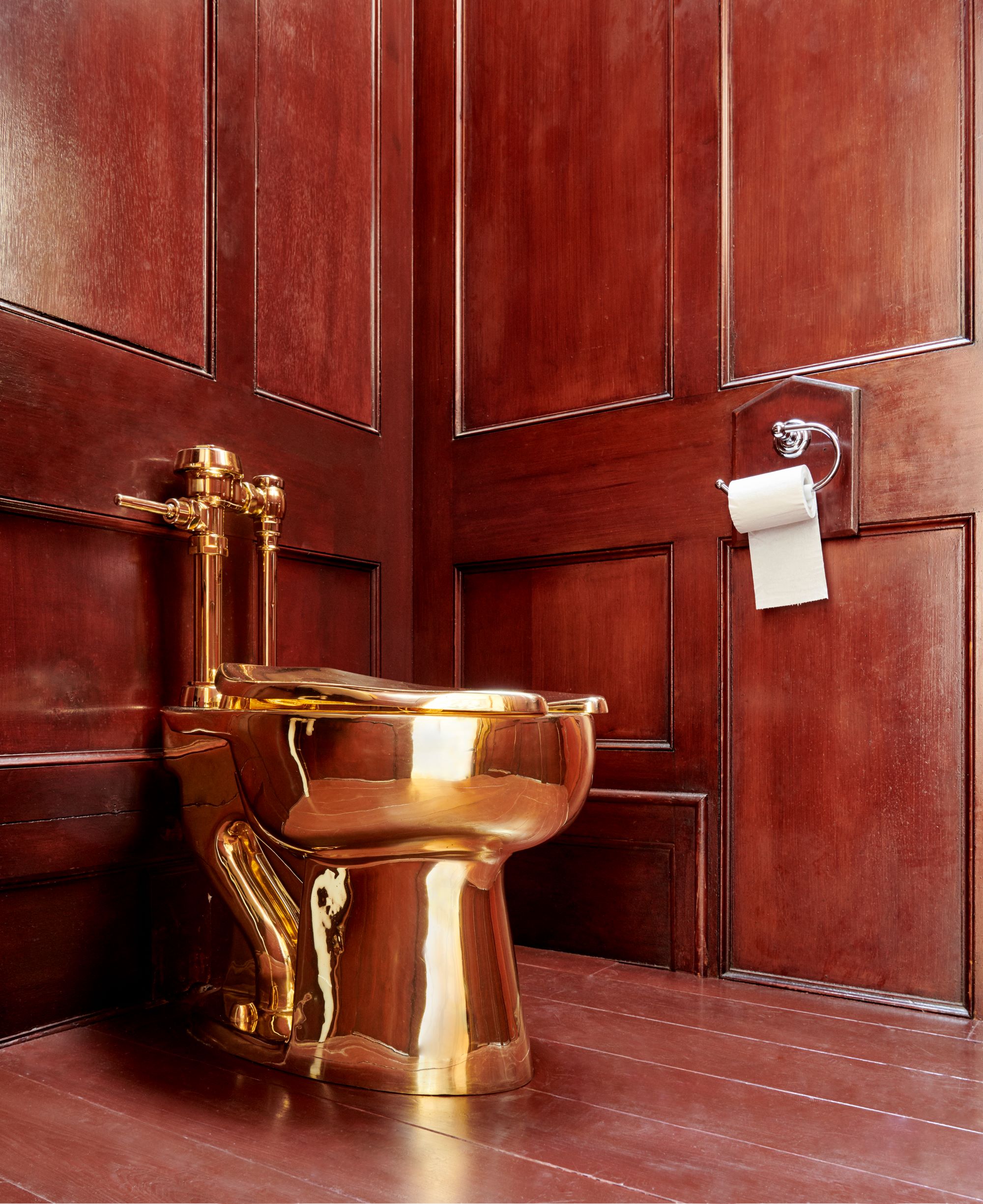 Thieves Steal the Artist Maurizio Cattelan's Solid Gold Toilet in an ...