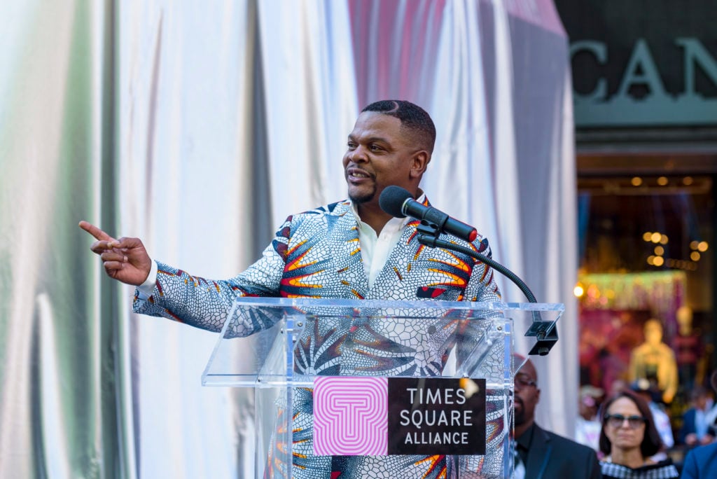 Kehinde Wiley at the opening ceremony for Rumors of War (2019). Photo: Ian Douglas for Times Square Arts.