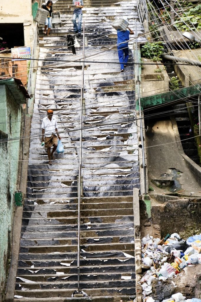 JR, <em>28 Millimeters, Women Are Heroes, Action dans la Favela Morro da Providência, Stairs, a Few Days Later, Rio de Janeiro, Brazil</em> (2008). Photo ©JR- ART.NET.