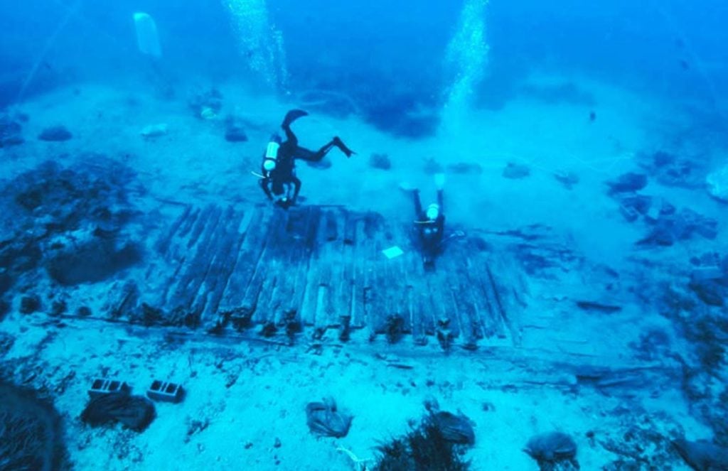 Divers recovering objects from the wreckage of the Mentor. Courtesy of Greece Department of Sport and Culture. 