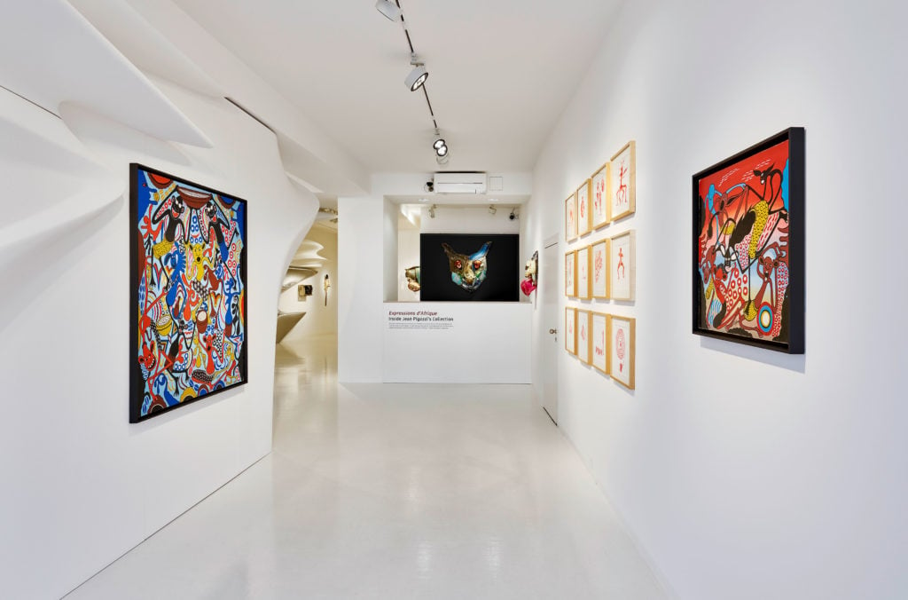 Installation view, "Expressions d’Afrique–Inside Jean Pigozzi’s Collection" at Galerie Gmurzynska. 