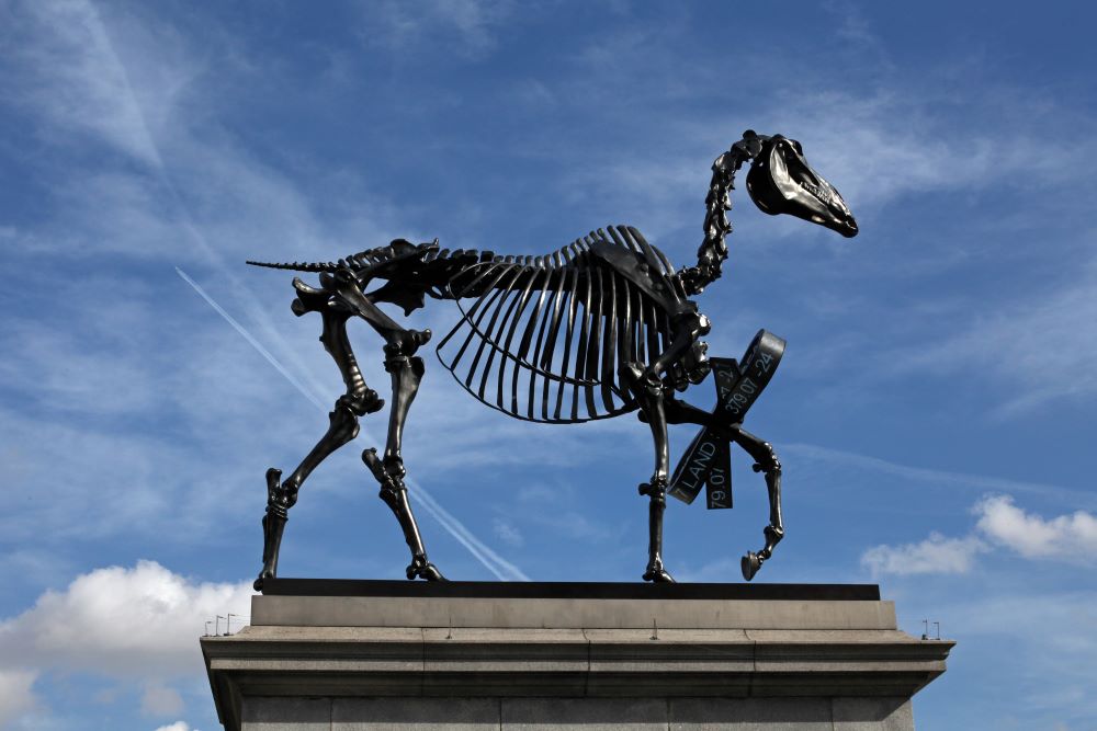 Hans Haacke, <i>Gift Horse</i> (2014). Commissioned by the Mayor of London’s Fourth Plinth Program. © Hans Haacke / Artists Rights Society (ARS), New York. Courtesy the artist and Paula Cooper Gallery, New York. Photo: Gautier Deblonde