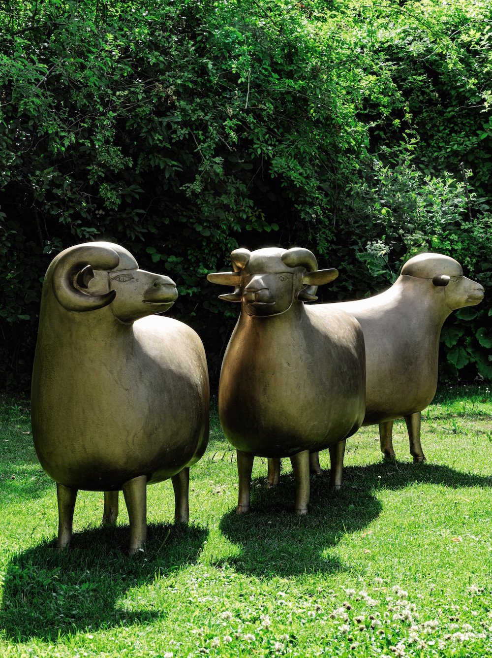 François-Xavier Lalanne, Les Trois Grands Moutons de Peter (2007). Image courtesy Sotheby's.