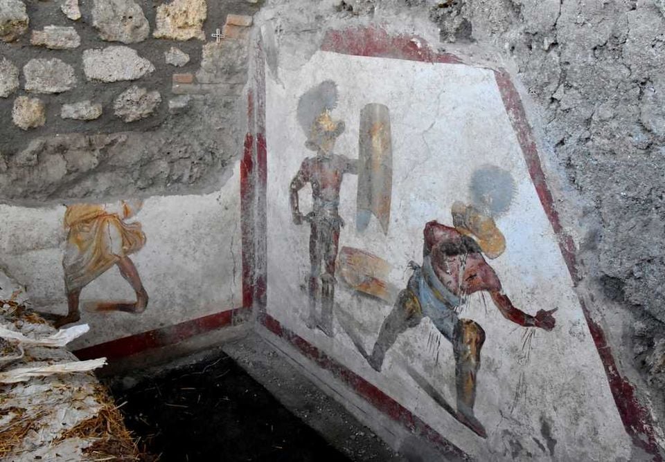 The new gladiator fresco discovered in Pompeii. Photo courtesy of the Italian Cultural Ministry ©2019.