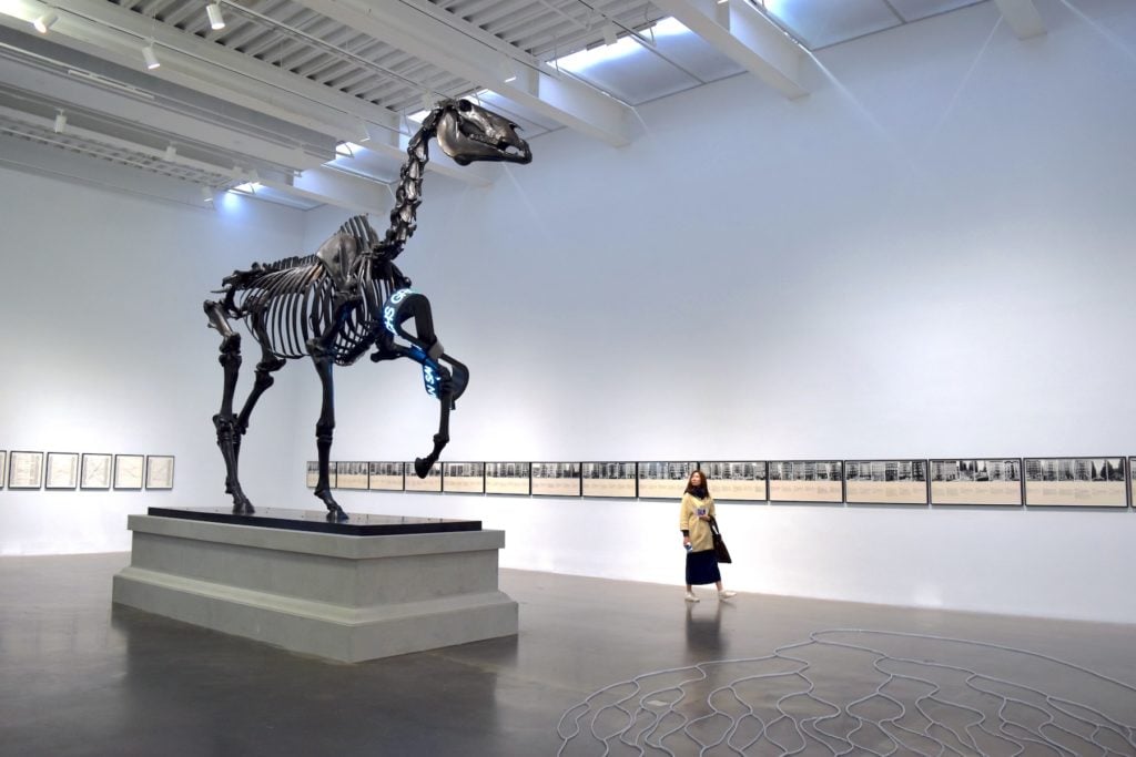 Hans Haacke, Gift Horse (2014). Image: Ben Davis.