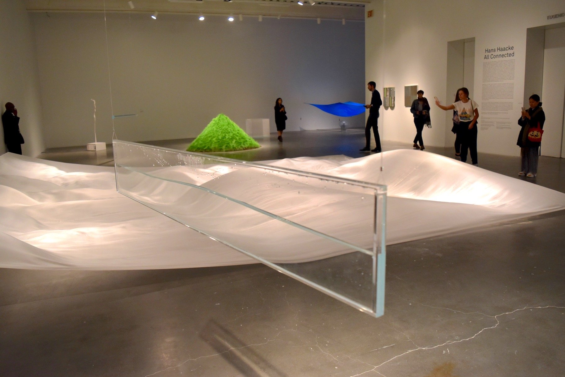 How Hans Haacke’s Rise Coincided With the End of 1960s Activism and the