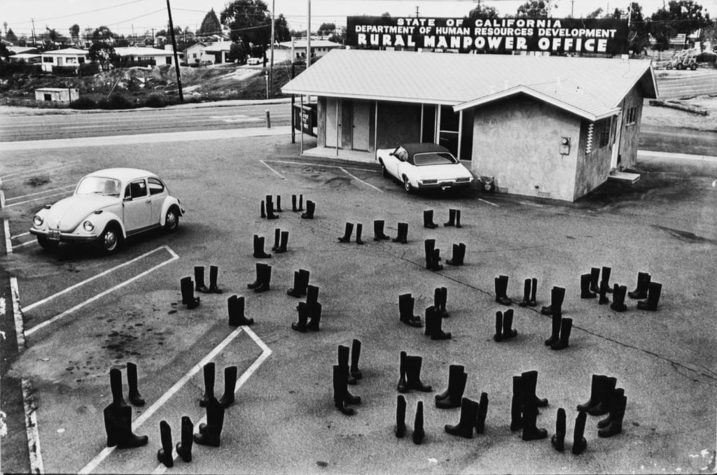 Eleanor Antin, <i>100 Boots Looking for a Job, San Clemente, California, 1972</i> (1972). Courtesy of the artist and Ronald Feldman Gallery, New York.