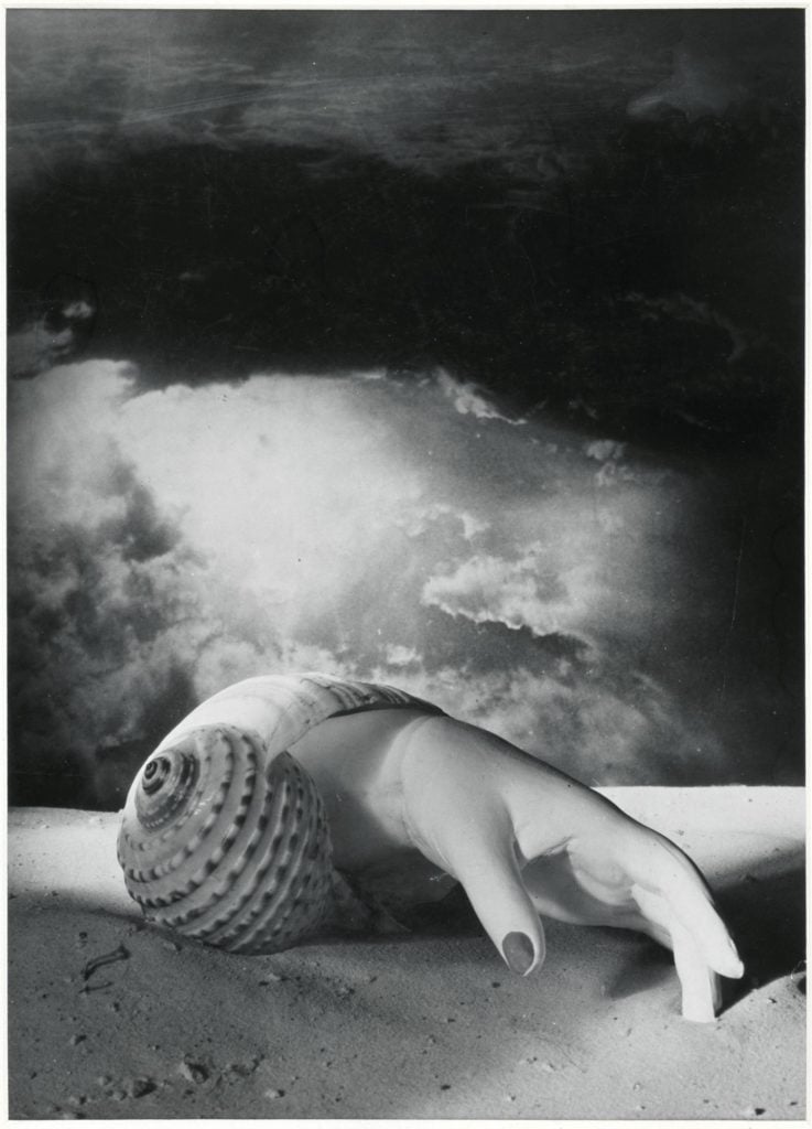 Dora Maar, <i>Untitled (Hand-Shell)</i>. 1934. © Centre Pompidou, MNAM CCI, Dist. RMN. Grand Palais/image Centre Pompidou, MNAM -CCI © ADAGP, Paris and DACS, London 2019.