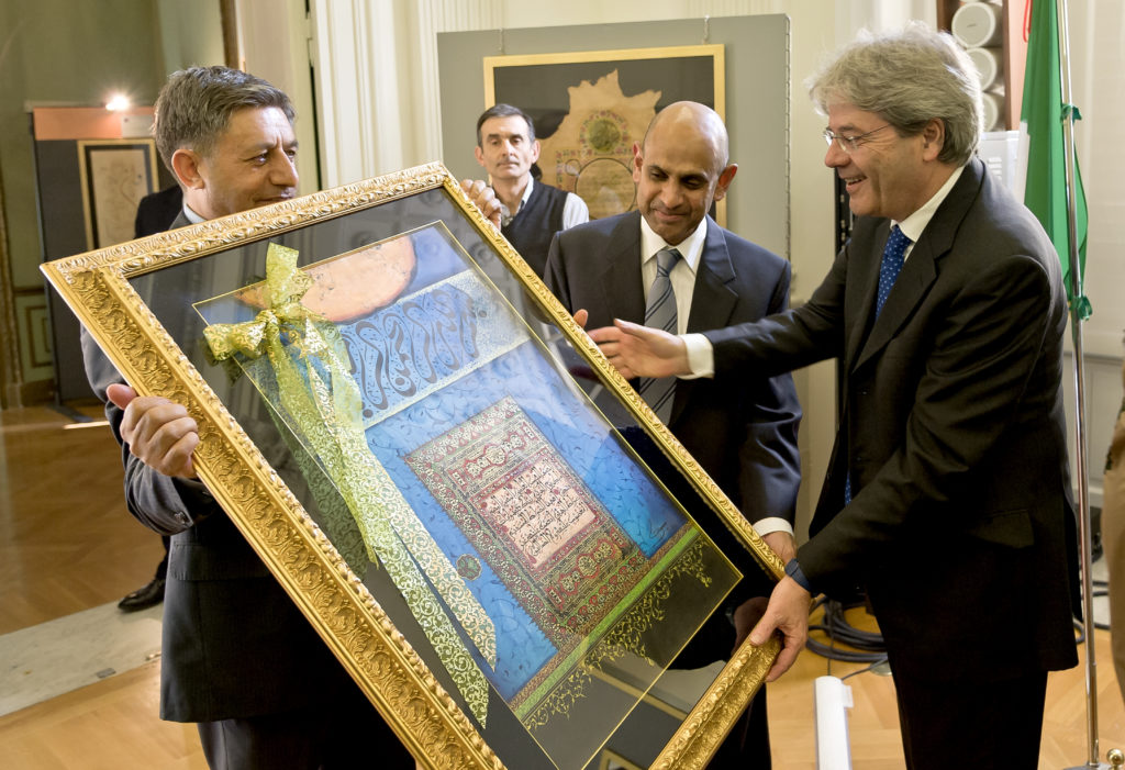 A bunch of diplomats innocently admiring some art. (Photo by Stefano Montesi/Corbis via Getty Images)