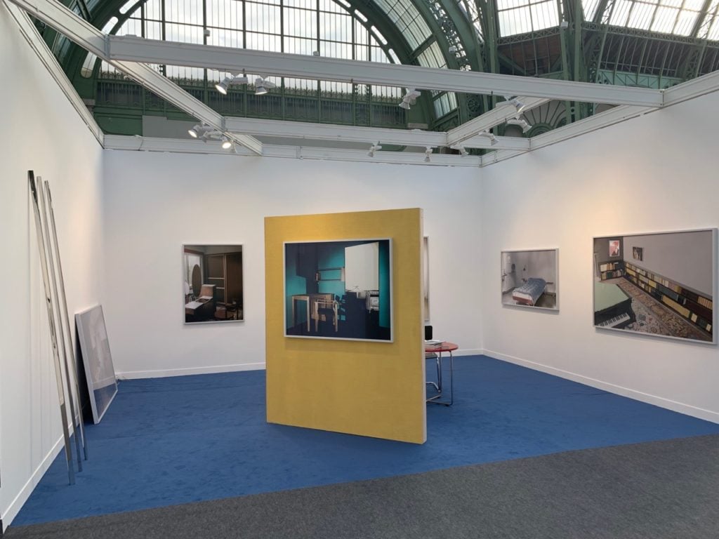 Installation view of Adrian Sauer „Raum Für Alle“ at Klemm’s, Paris Photo, 2019. Courtesy the artist and Klemm’s, Berlin.