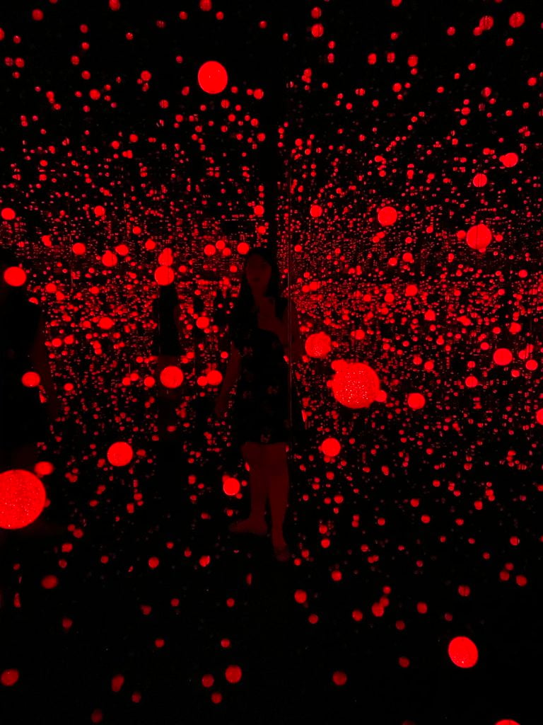 Yayoi Kusama, INFINITY MIRRORED ROOM - DANCING LIGHTS THAT FLEW UP TO THE UNIVERSE (2019) in "Yayoi Kusama: EVERY DAY I PRAY FOR LOVE" at David Zwirner, New York. Photo by Sarah Cascone.