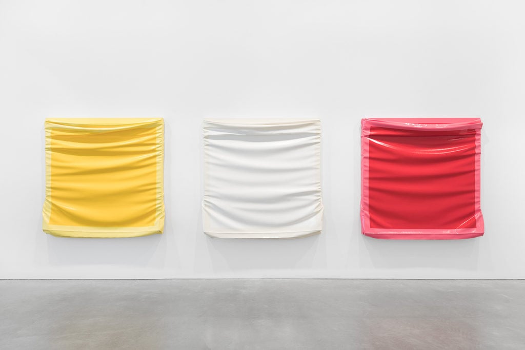 Installation view Angela de la Cruz. Layers, 2019. Courtesy of Galerie Thomas Schulte. Photograph by Stefan Haehnel.