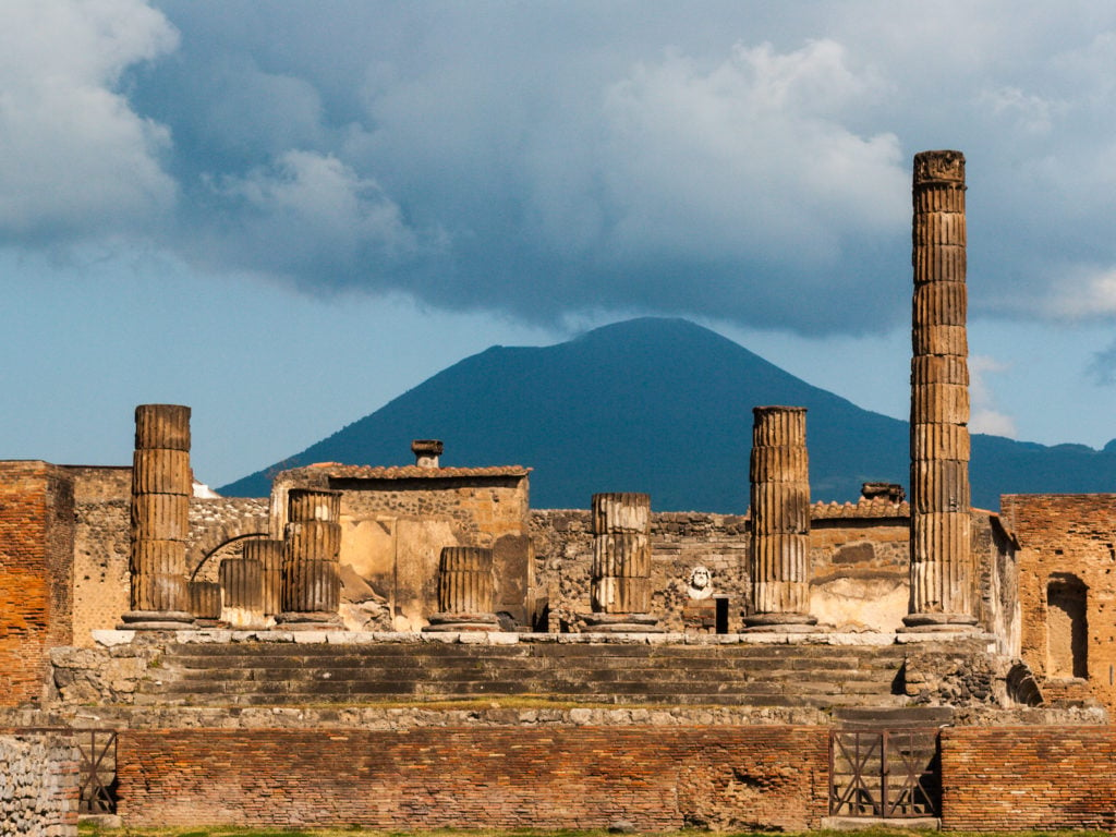 The ruins of the Temple of Apollo, Pompeii. Photo Roberto lo Savio. Getty Images, courtesy of the Museums of Fine Arts of San Francisco.