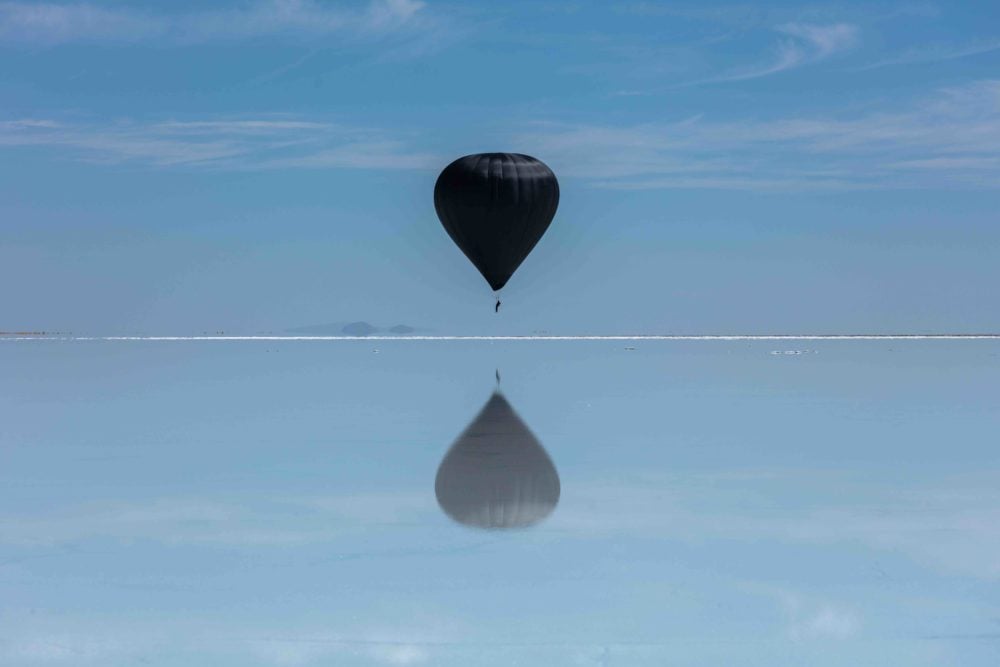 Fly with Aerocene Pacha: Tomás Saraceno for Aerocene 21-28 January 2020, Salinas Grandes, Jujuy, Argentina Human Solar Free Flight as part of Connect, BTS, curated by DaeHyung Lee. Courtesy the artist and Aerocene Foundation. Photography by Studio Tomás Saraceno, 2020. Licensed under CC BY-SA 4.0 by Aerocene Foundation.