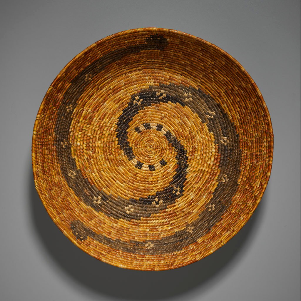 Attributed to Pablino Lubo Cahuilla), Coiled Basket Tray (1932). Photo courtesy of the Yale Peabody Museum of Natural History. 