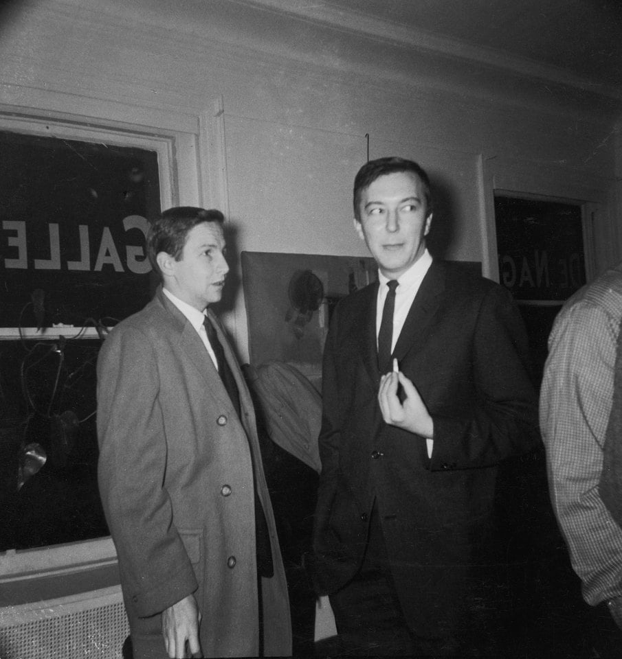 American artists Robert Rauschenberg (born Milton Ernst Rauschenberg, 1925 - 2008) and Jasper Johns attend a Larry Rivers gallery opening at the Tibor de Nagy Gallery, New York, New York, December 1, 1958. (Photo by Fred W. McDarrah/Getty Images)