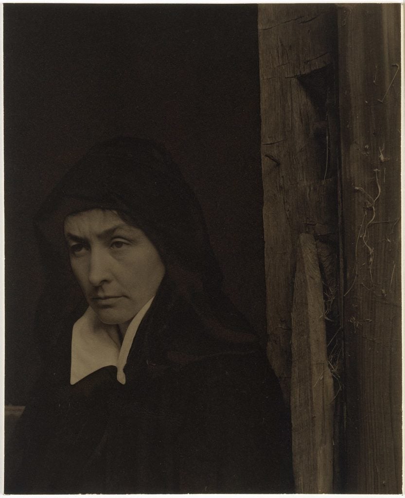Alfred Stieglitz, <em>Georgia O'Keeffe</em> (1924). Photo courtesy of the Metropolitan Museum of Art. 