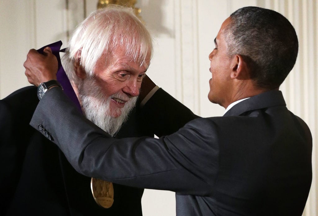 President Barack Obama presents the 2014 National Medal of Arts to John Baldessari. Photo by Alex Wong/Getty Images.