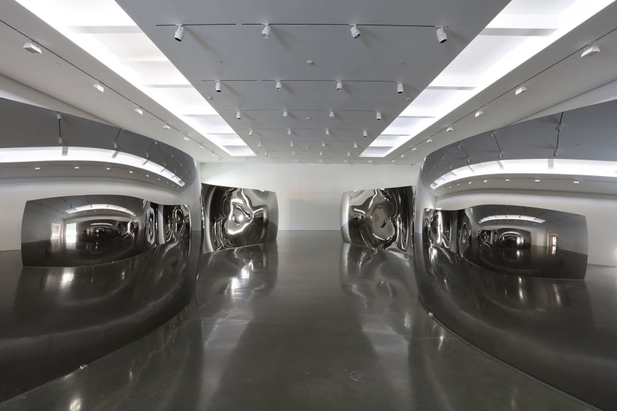 Installation view of "Anish Kapoor" at Regen Projects, Los Angeles. Photo courtesy of Regen Projects, Los Angeles.