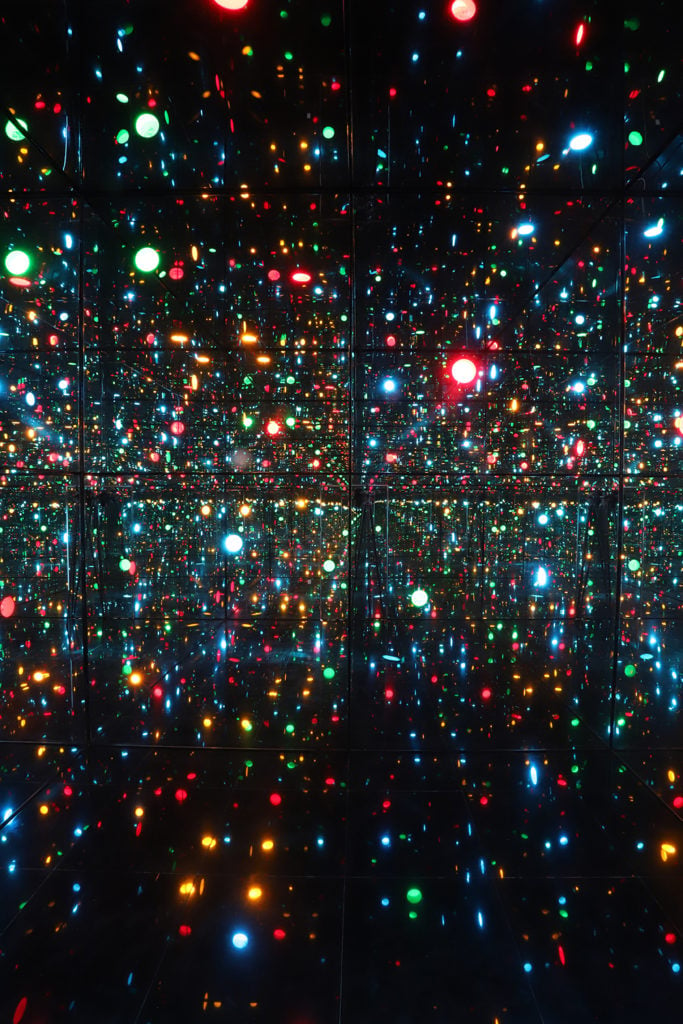 Yayoi Kusama, Infinity Mirrored Room—Illusion Inside the Heart (2020). Photo courtesy of Ota Fine Arts, Victoria Miro, and David Zwirner.