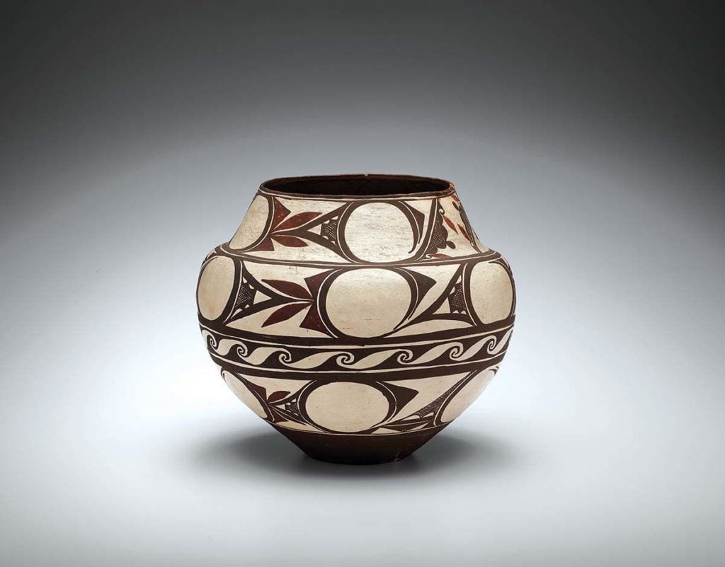Arroh-a-och (Laguna Pueblo) pot (circa early 20th century). Photo courtesy Yale Peabody Museum of Natural History
