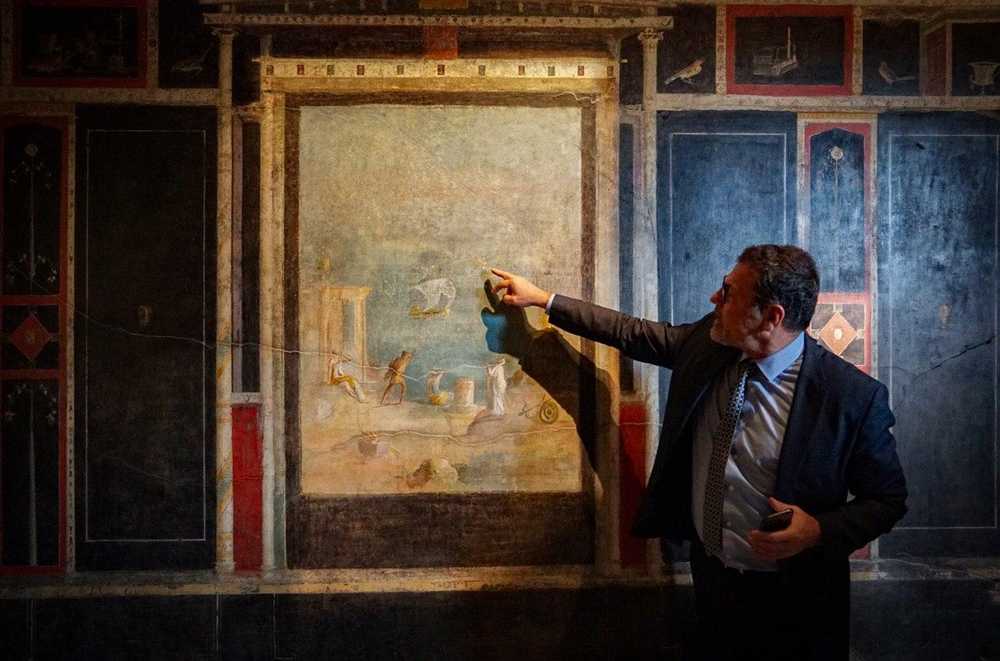 Massimo Osanna, director of the Pompeii Archaeological Park, at the unveiling of one of the painted houses at Pompeii. Courtesy of the Italian Ministry of Culture and Tourism.