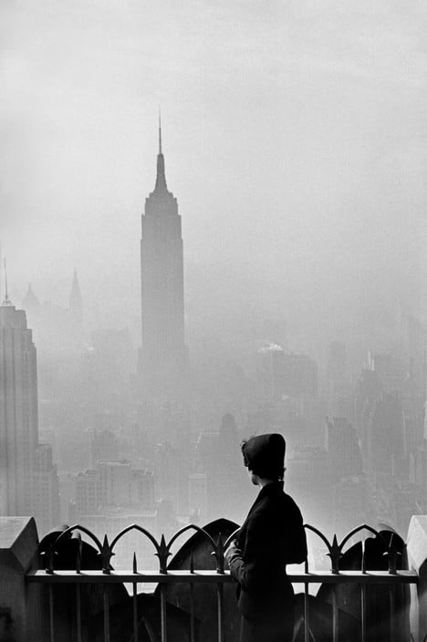 Elliott Erwitt, New York (1955). ©Elliott Erwitt/Magnum Photos, courtesy of Augusta Edwards Fine Art.