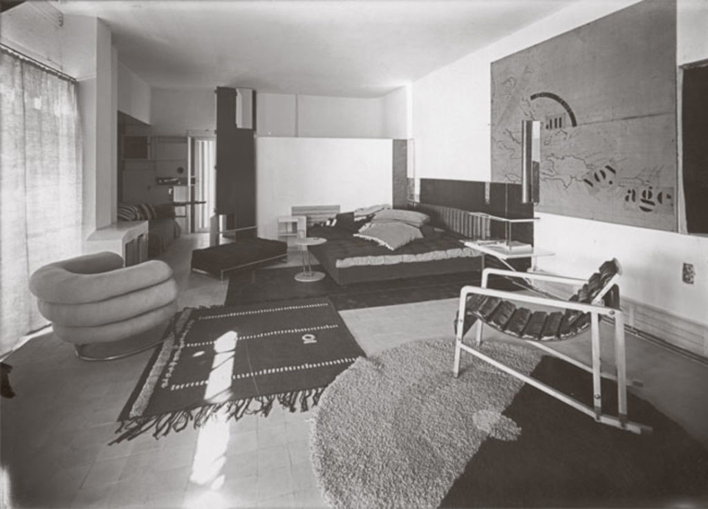 E 1027 living room, 1926–29. Centre Pompidou, Bibliothèque Kandinsky, Paris, Fonds Eileen Gray.