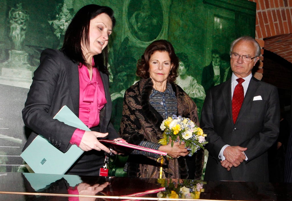 Alicja Knast, on the left, when she was curator of the Chopin Museum in Warsaw. Photo: Peter Andrews/AFP via Getty Images.