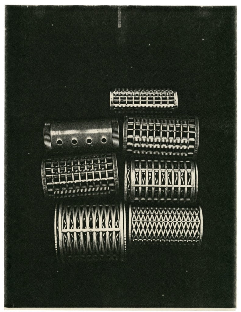 Pati Hill, Alphabet of Common Objects (hair curlers) (1977–79). Courtesy Pati Hill Collection, Arcadia University.