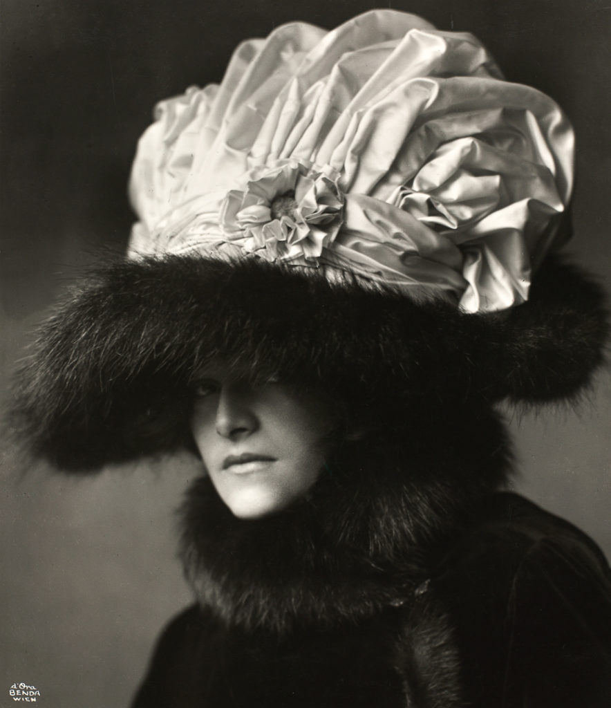 Madame d'Ora, Actress Helene Jamrich with a hat by Zwieback designed by painter Rudolf Krieser (1909). Courtesy of the Neue Galerie.