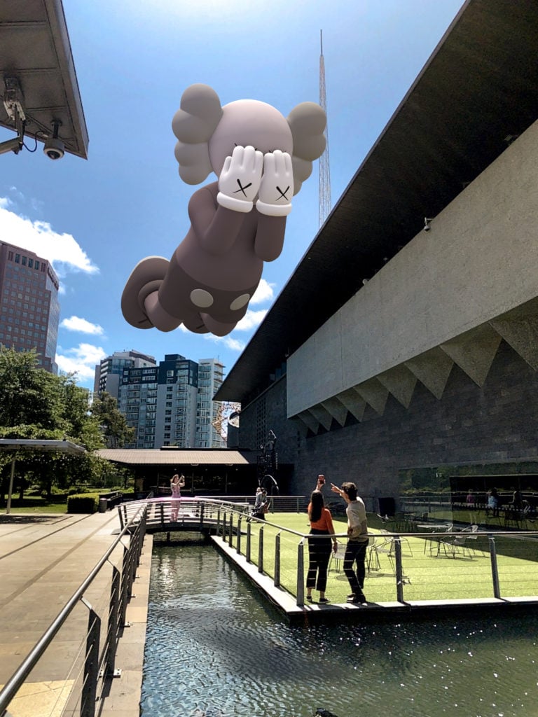 KAWS, COMPANION (EXPANDED) in Melbourne, 2020, augmented reality. Courtesy: KAWS and Acute Art.