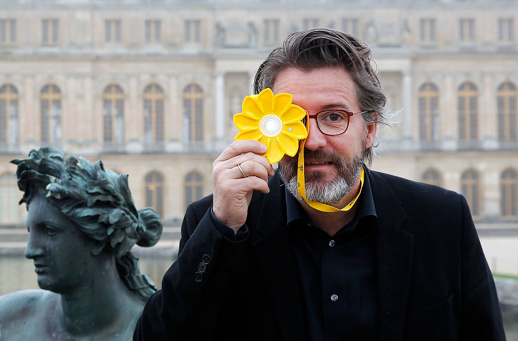 Danish-Icelandic artist Olafur Eliasson poses with a little sun in front of the Chateau de Versailles. Photo by Chesnot/Getty Images.