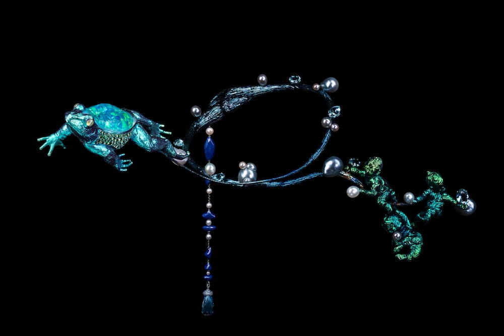 Wallace Chan, <i>Flying Frog</i> necklace (2019). Image courtesy Wallace Chan. 