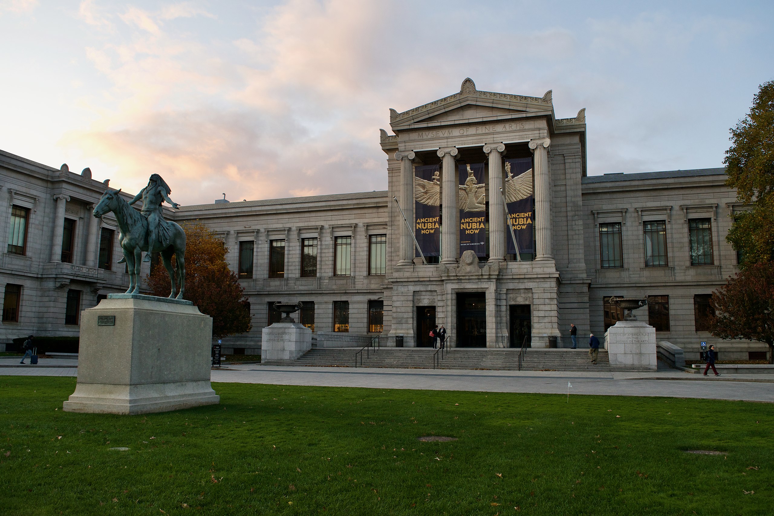 Museum of Fine Arts, Boston. Photo by Omar David Sandoval Sida, Creative Commons Attribution-Share Alike 4.0 license.