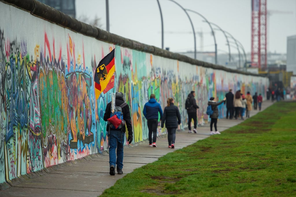 A 0 Foot Section Of The Berlin Wall Has Been Torn Down To Make Way For Condos Leaving Historians Appalled Artnet News