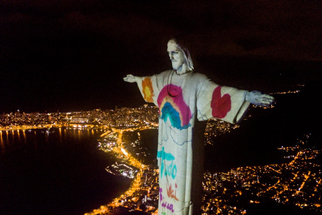 Rio De Janeiro Used Cutting Edge Technology To Transform Its Giant Jesus Statue Into A Doctor To Honor Healthcare Workers